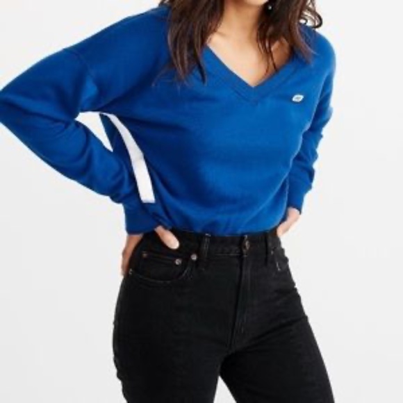 Abercrombie & Fitch Tops - ⭐️ Abercrombie & Fitch Cropped V-Neck Sweatshirt/Royal Blue/Size Medium